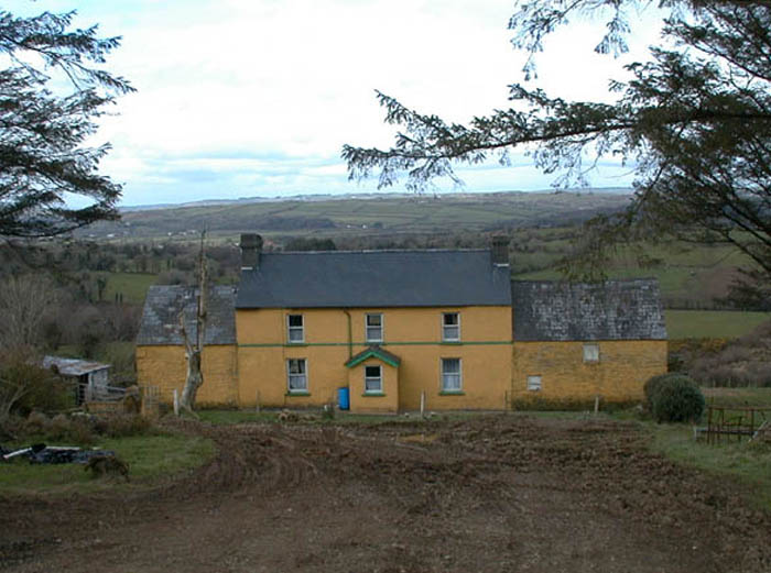 View of yellow house.jpg 73.6K